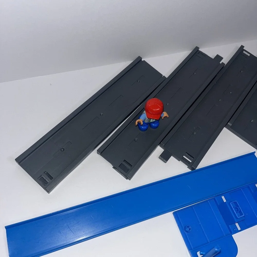 LEGO DUPLO Replacement People Figures with Tracks Street Connectable Tracks